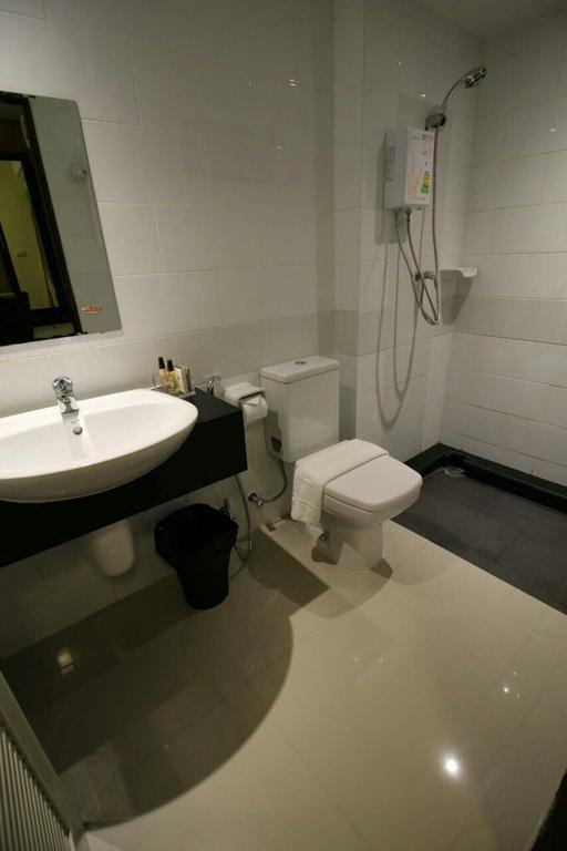 Leelawadee Modern Resort Huaykwang - ลีลาวดี ห้วยขวาง Bangkok Dış mekan fotoğraf